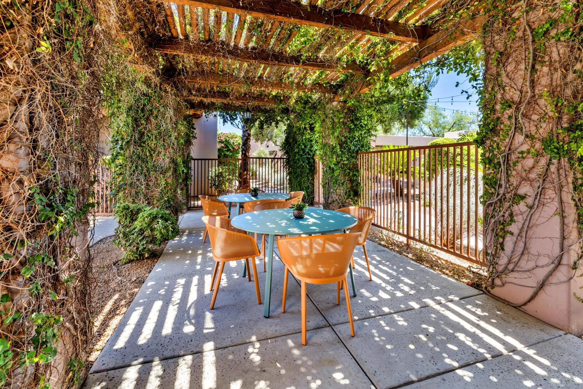 Lodge On The Desert Tucson Exterior photo